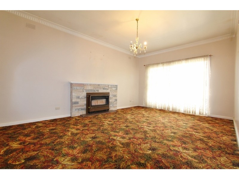 13 Oak Street, Golden Square VIC 3555