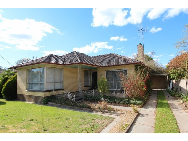 13 Oak Street, Golden Square VIC 3555