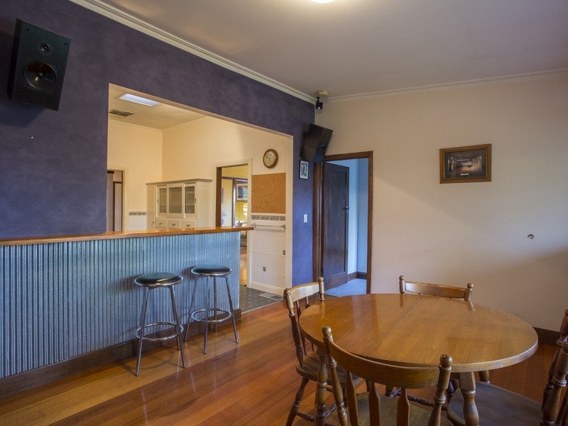 8 Dungey  Avenue, Flora Hill VIC 3550