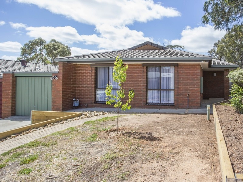 2/1 Jude Court, Spring Gully VIC 3550