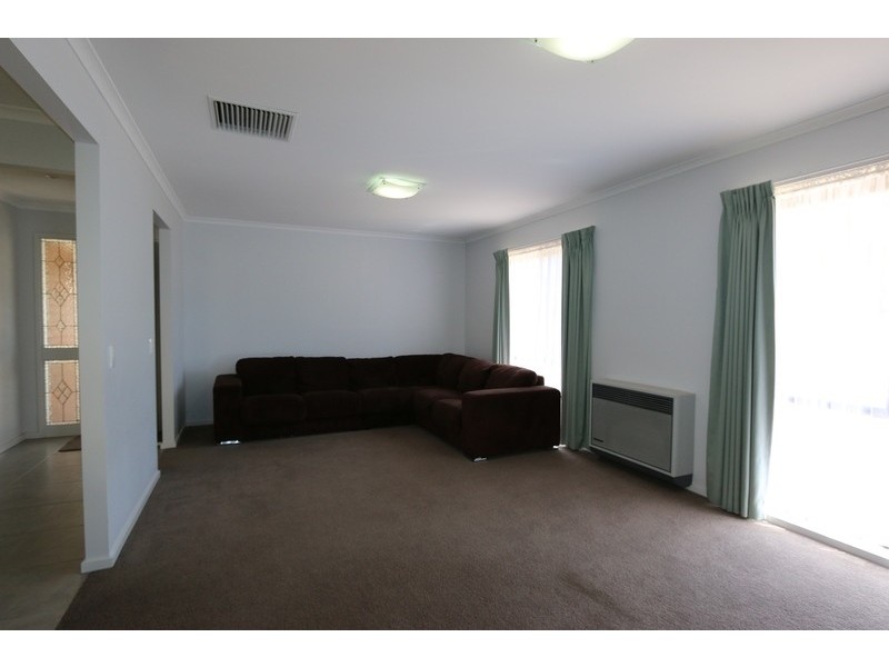 2/1 Jude Court, Spring Gully VIC 3550