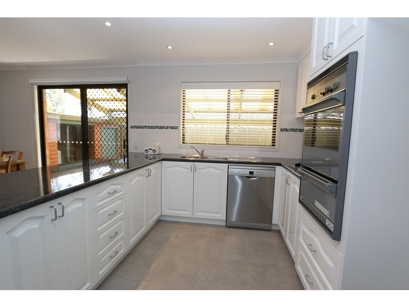 2/1 Jude Court, Spring Gully VIC 3550