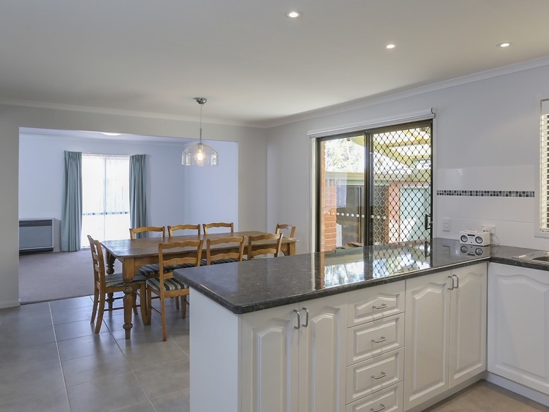 2/1 Jude Court, Spring Gully VIC 3550