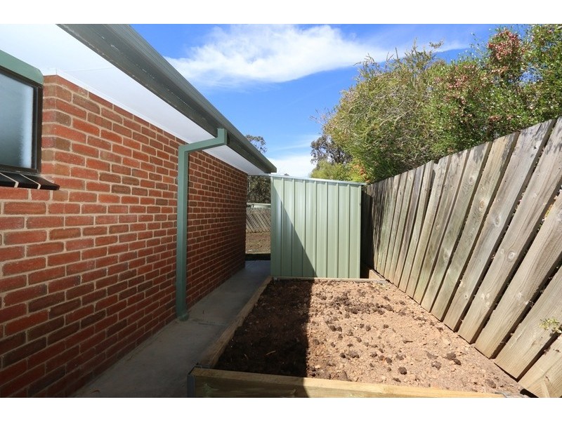 2/1 Jude Court, Spring Gully VIC 3550