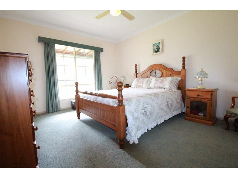 51 Hall Road, Heathcote VIC 3523