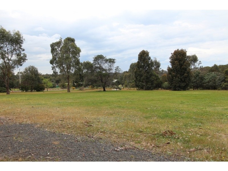 51 Hall Road, Heathcote VIC 3523