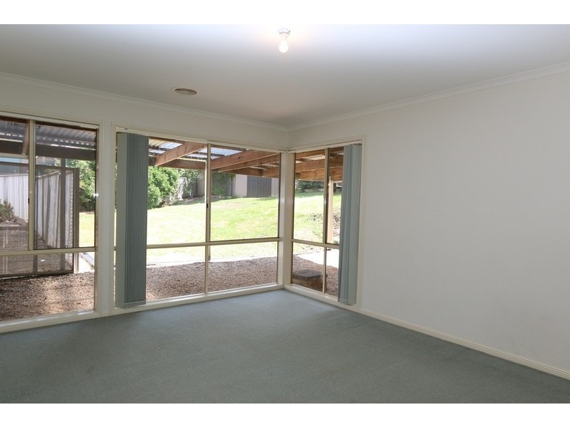 10 Gledhill Rise, Kangaroo Flat VIC 3555