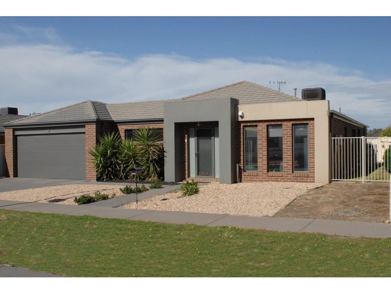 35 Peacock Drive, Epsom VIC 3551