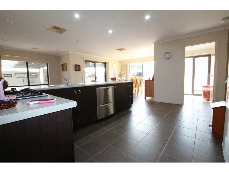 35 Peacock Drive, Epsom VIC 3551