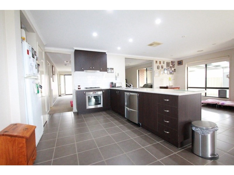 35 Peacock Drive, Epsom VIC 3551