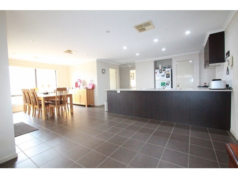 35 Peacock Drive, Epsom VIC 3551