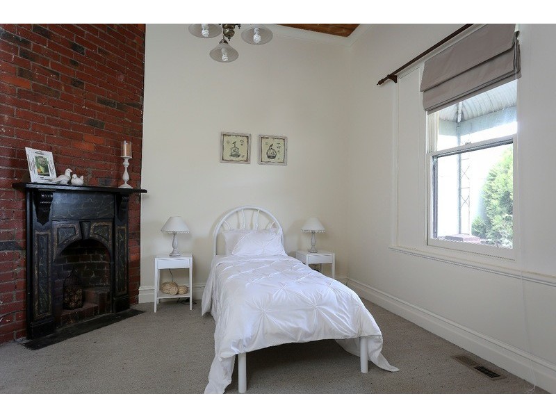 32 Breen Street, Quarry Hill VIC 3550