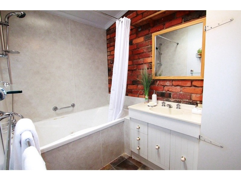 32 Breen Street, Quarry Hill VIC 3550