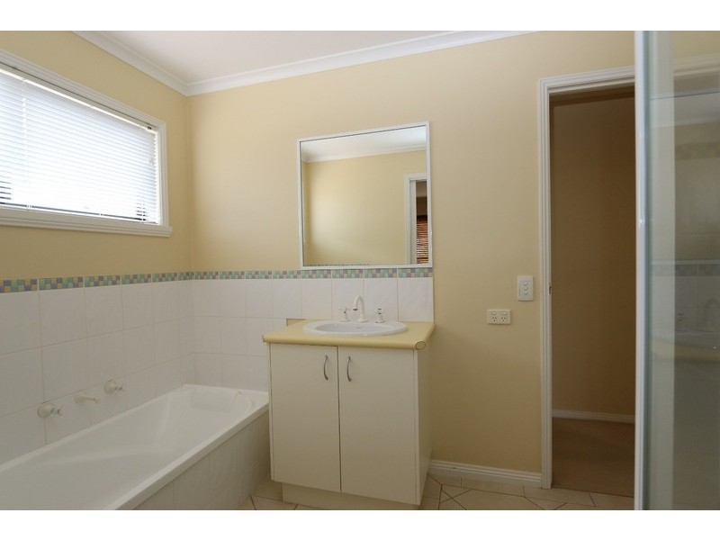 1/94 Browning Street, Kangaroo Flat VIC 3555