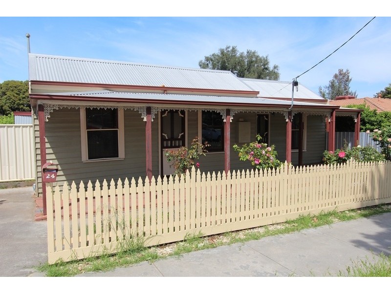 24  Townsend Street, Flora Hill VIC 3550