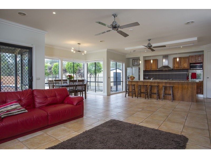 6  Syrah Court, Maiden Gully VIC 3551