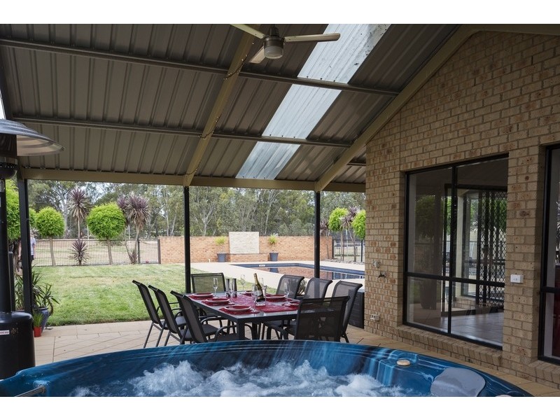 6  Syrah Court, Maiden Gully VIC 3551