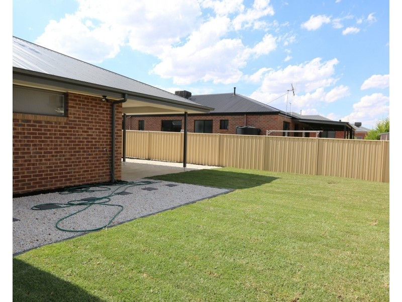 69 Bassett Drive, Strathfieldsaye VIC 3551