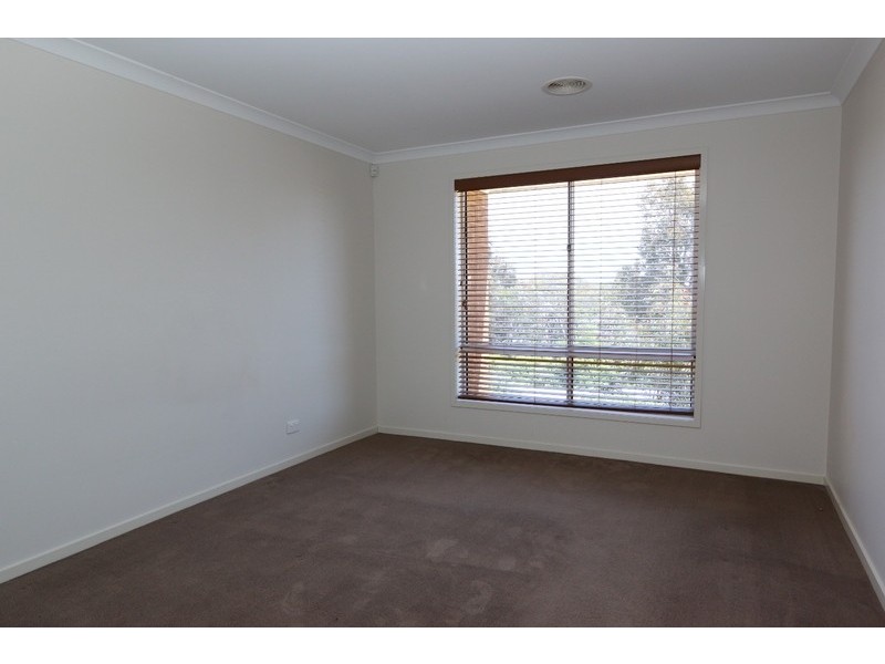 12 Tununga Circuit, Kangaroo Flat VIC 3555