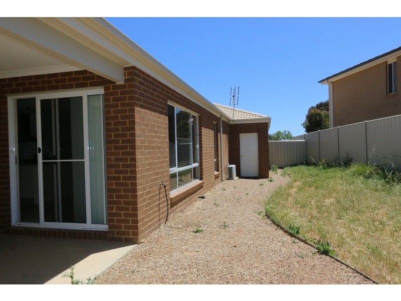 12 Tununga Circuit, Kangaroo Flat VIC 3555