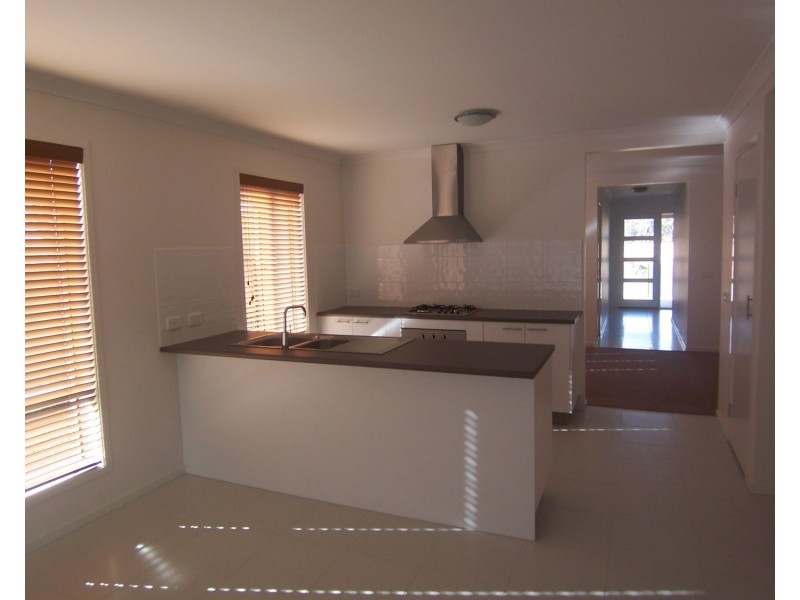8 Creekside Close, Jackass Flat VIC 3556