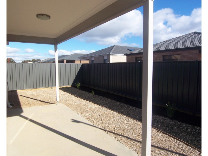 8 Creekside Close, Jackass Flat VIC 3556