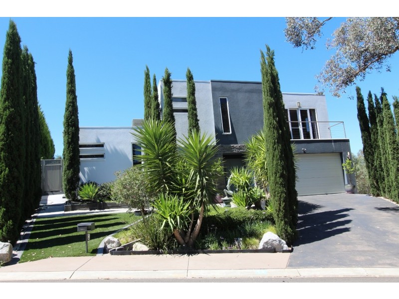 1A Lakewood Drive, Kennington VIC 3550