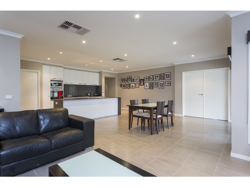 2 Erin Court, Maiden Gully VIC 3551