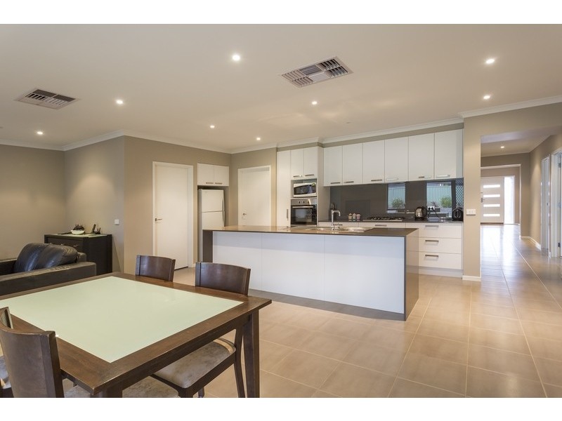 2 Erin Court, Maiden Gully VIC 3551