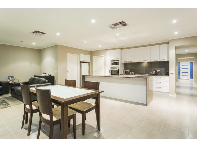 2 Erin Court, Maiden Gully VIC 3551