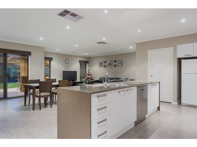 2 Erin Court, Maiden Gully VIC 3551