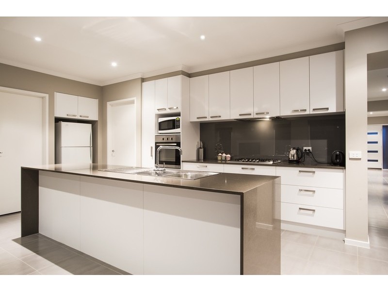 2 Erin Court, Maiden Gully VIC 3551