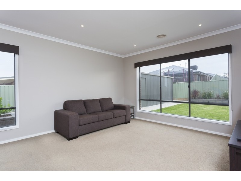 2 Erin Court, Maiden Gully VIC 3551