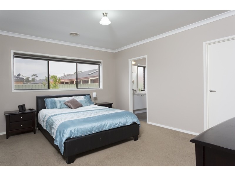 2 Erin Court, Maiden Gully VIC 3551