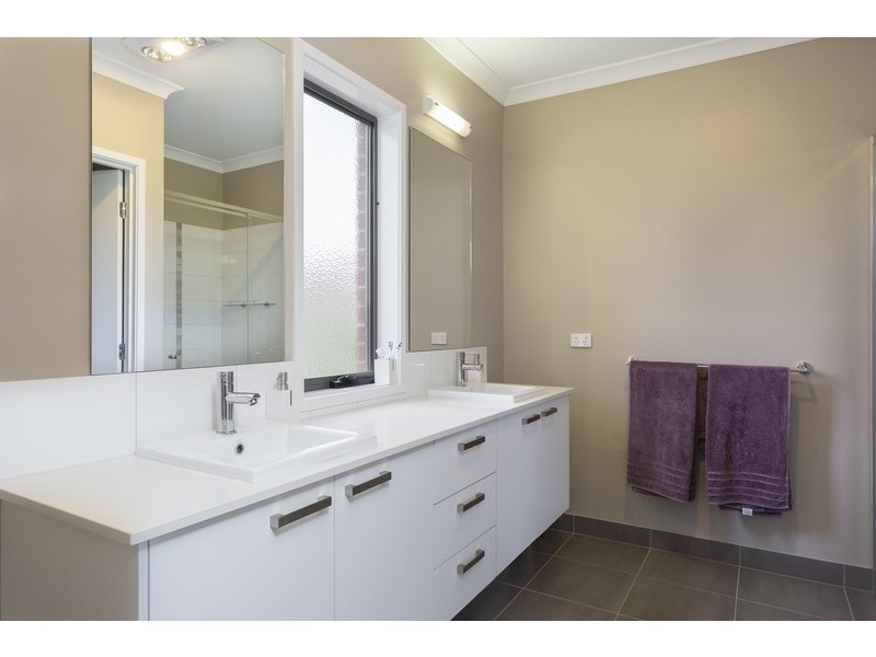 2 Erin Court, Maiden Gully VIC 3551