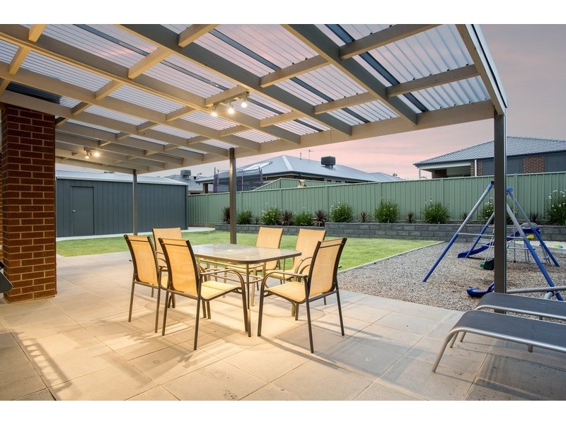 2 Erin Court, Maiden Gully VIC 3551