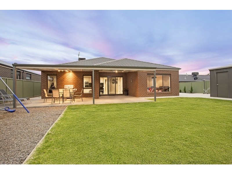 2 Erin Court, Maiden Gully VIC 3551