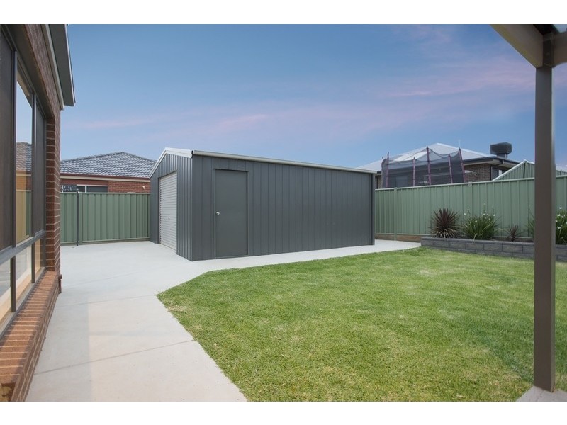 2 Erin Court, Maiden Gully VIC 3551