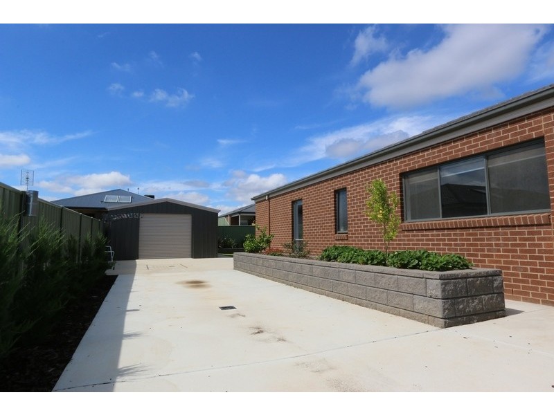 2 Erin Court, Maiden Gully VIC 3551