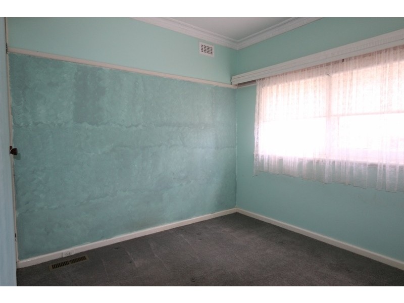 4 School St, California Gully VIC 3556