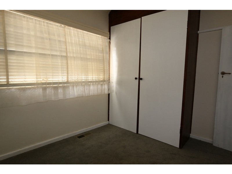 4 School St, California Gully VIC 3556