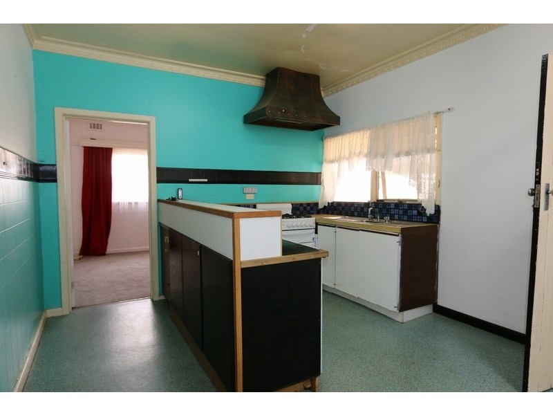 4 School St, California Gully VIC 3556