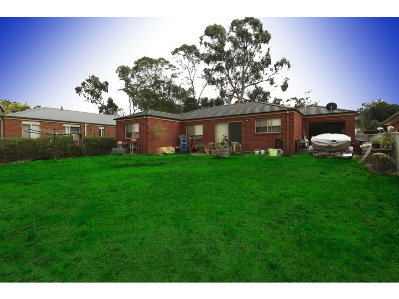 27 Symonds Street, Golden Square VIC 3555