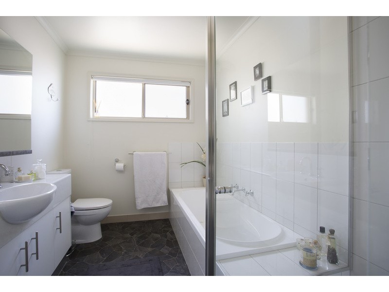 1 Rosewood Mews, Golden Square VIC 3555