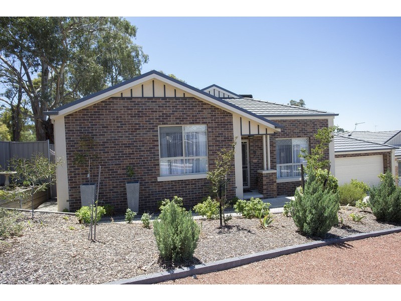 1 Rosewood Mews, Golden Square VIC 3555