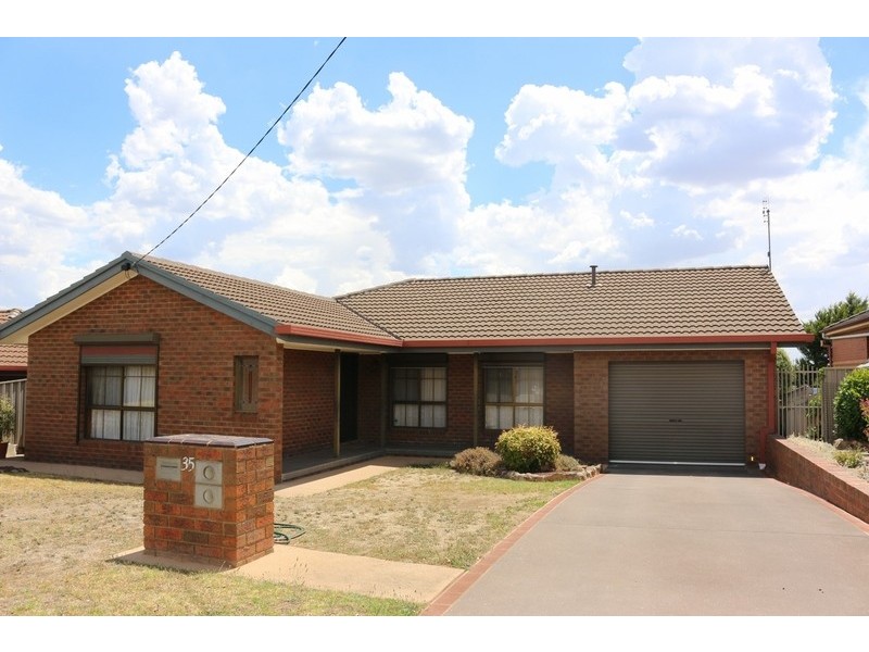 35 Jeffrey Avenue, Flora Hill VIC 3550