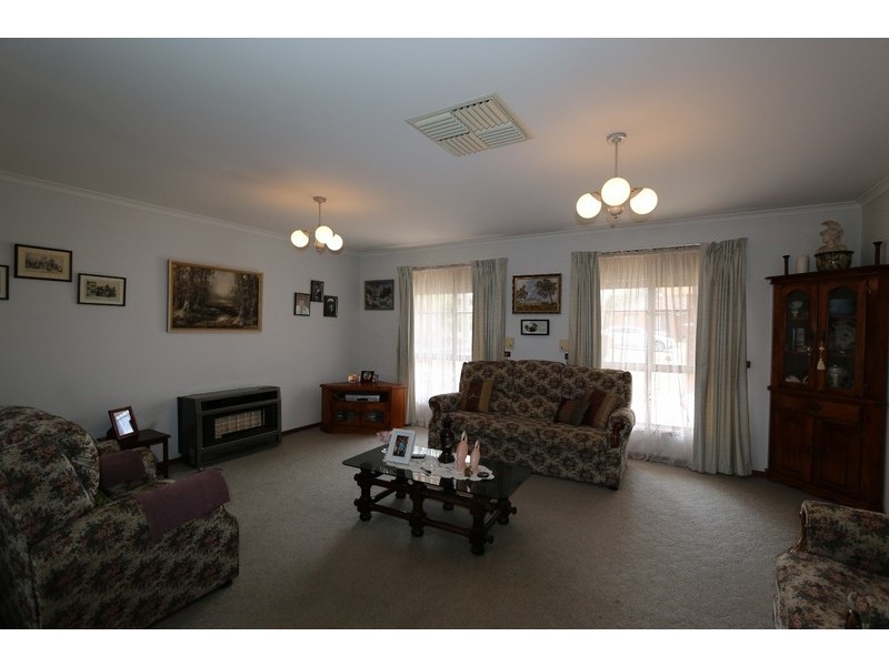 35 Jeffrey Avenue, Flora Hill VIC 3550