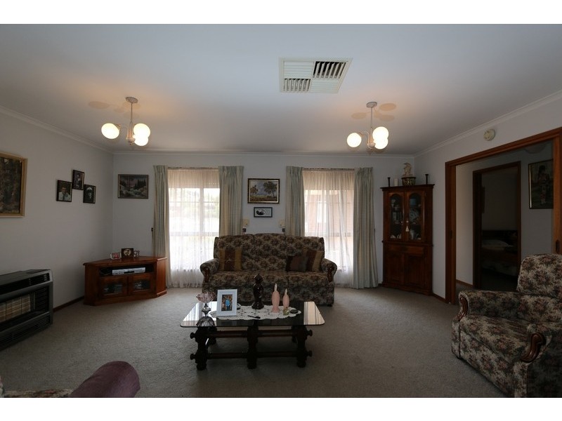 35 Jeffrey Avenue, Flora Hill VIC 3550