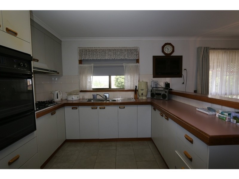 35 Jeffrey Avenue, Flora Hill VIC 3550