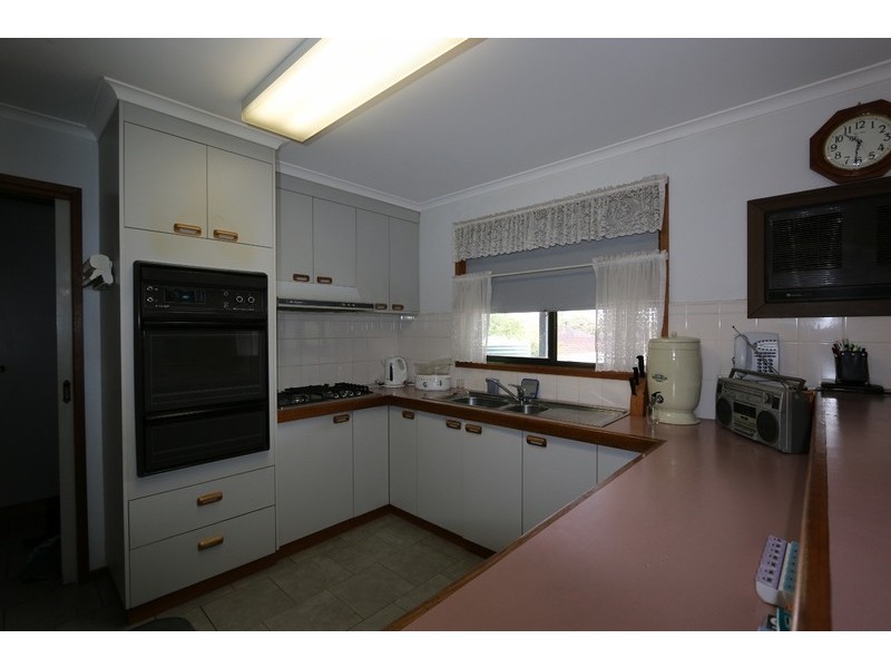 35 Jeffrey Avenue, Flora Hill VIC 3550